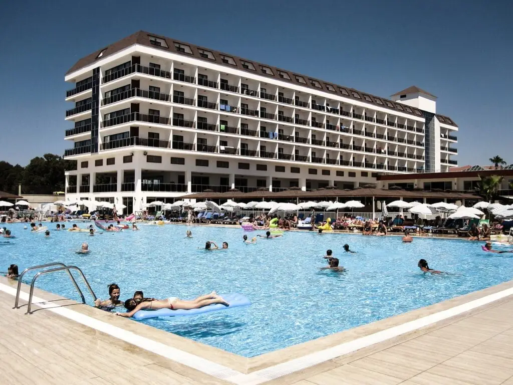Voyage à Antalya : hôtels à Antalya tels que le rixos premium belek resort, le titanic mardan palace resort, le sueno deluxe belek resort, l'hôtel aspendos et l'hôtel 7.