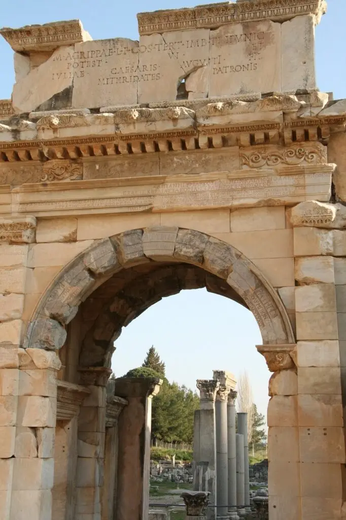 Éfeso, Guía de viaje de Éfeso, Qué hacer en Éfeso, Hoteles en Éfeso, Consejos de viaje a Éfeso | Utravel Turquía Viaje a Éfeso: descubra la antigua maravilla del mundo